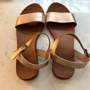 Universal thread sandals